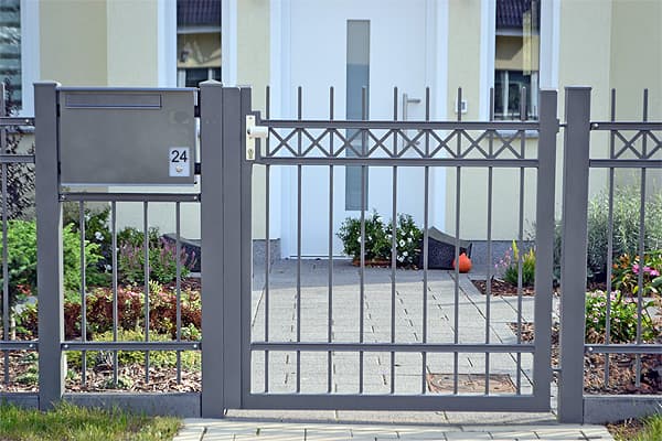 Briefkastenanlagen und Paketkästen